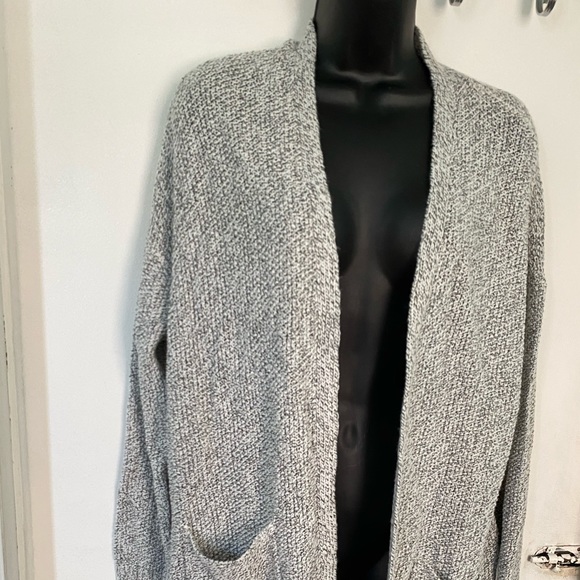 Dressbarn gray cozy and white cardigan sweater (M) - Picture 3 of 11